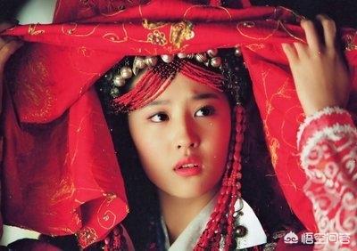 李佳璘:哪一位女明星在影视作品里掀起红盖头的那一瞬间惊艳到你了？