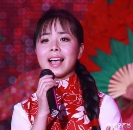 毕福剑和王二妮:当年星光大道红人，30多岁的王二妮，现今如何？