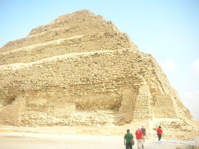 埃及金字塔内部是什么样子的，有人说金字塔是水泥浇灌的，是真的吗
