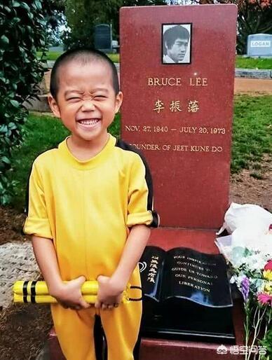 龚玥菲个人资料照片:都说图中的小男孩是李小龙的接班人，现在小男孩是什么样了
