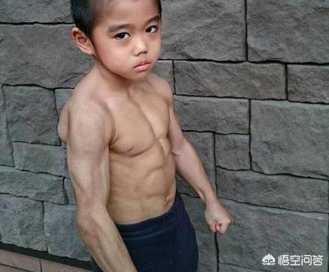 龚玥菲个人资料照片:都说图中的小男孩是李小龙的接班人，现在小男孩是什么样了