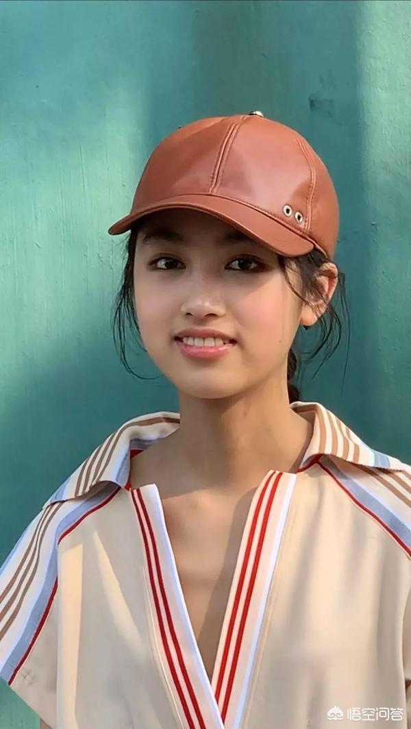 任晴佳:任达华14岁女儿有哪些穿搭可以借鉴的