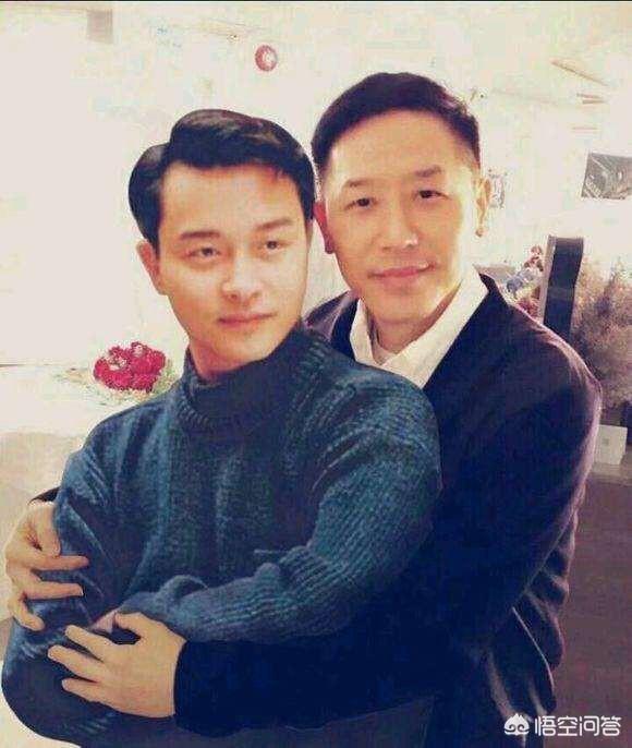唐鹤德现在在做什么:是哥哥张国荣爱唐鹤德多，还是唐先生爱哥哥多些？