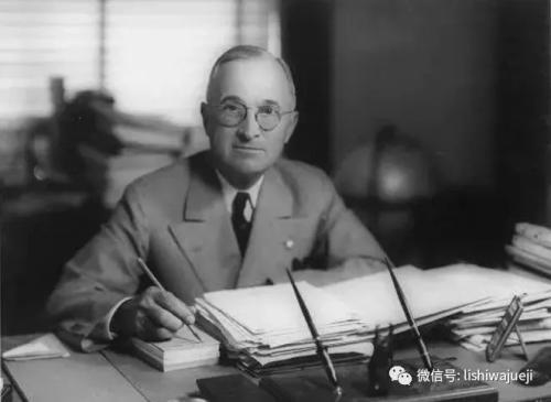 美国五星上将麦克阿瑟是怎样被解职的？为什么？插图26