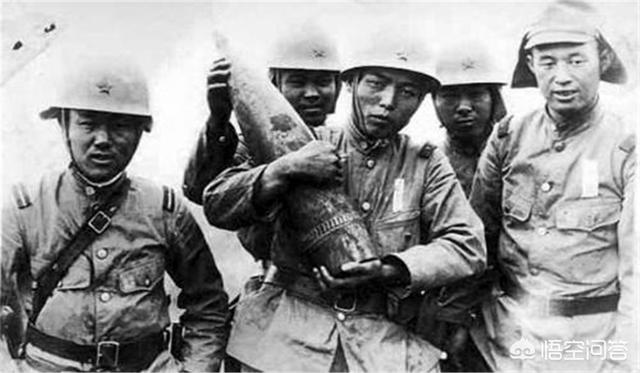 boqi波骑 军鞋:波湃运动鞋 有些俄国老兵劝新兵在战场上尽量别戴钢盔，这是为什么？