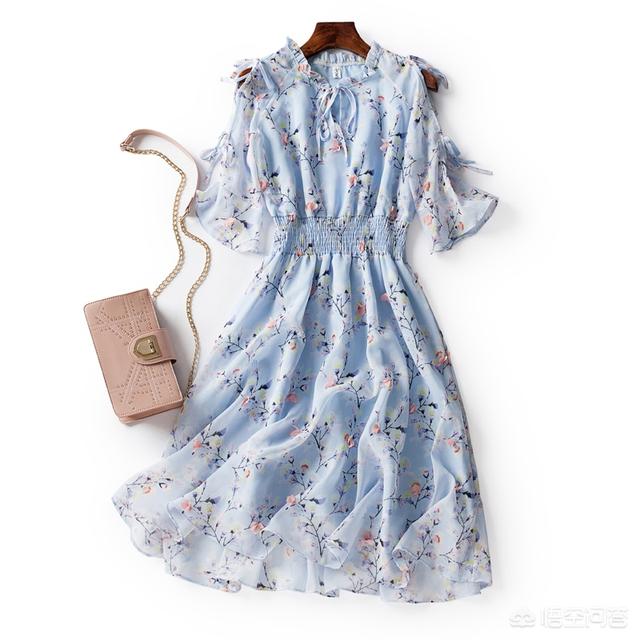 碎花控:碎花裙可以怎么穿搭？如何把碎花裙拍摄出美感？
