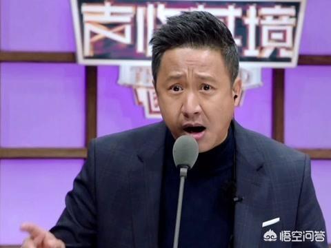 帕丽斯希尔顿:超模阿普顿被称之为最美火箭球迷，这是为什么