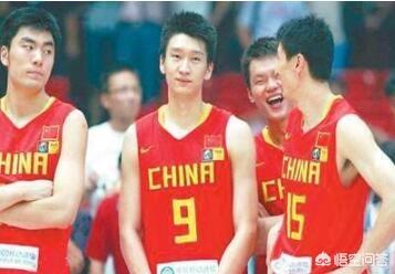 哪位知道当年中国男篮的“偷笑门”到底是怎么回事？