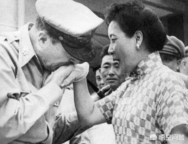 对岸共和国:1990年美国暴打萨达姆之后，为何没有攻入伊拉克？