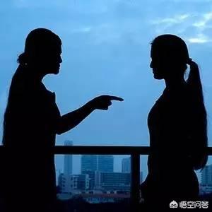 小学一孩子上课憋尿不敢跟老师说,结果尿了裤子,家长知道后和老师大吵,如何处理？