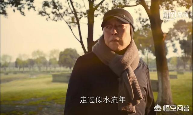 《都挺好》苏大强在赵美兰墓碑前，令人费解的举动颇多，都该怎么解读？