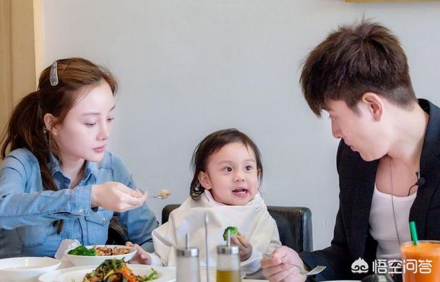 李小璐婚纱照:李小璐微博背景墙换成与贾乃亮的婚纱照，两人真的要复合吗？