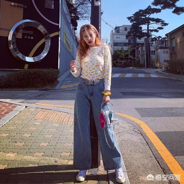 金泫雅整容:如何看待金泫雅在舞台上衣服不慎解开并托胸完成表演？