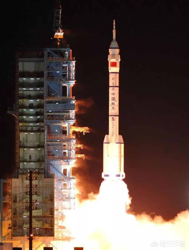 挑战者号航天飞机灾难:飞船在太空中发生爆炸事故，宇航员还能活着回地球吗？