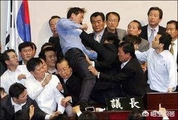 全贤武:韩国国会议员发生全武行，谁是站在民众利益考虑的？