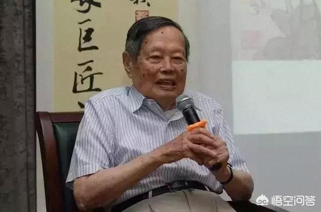 杨振宁介绍简介:杨振宁在全世界的物理科学家中是什么地位？