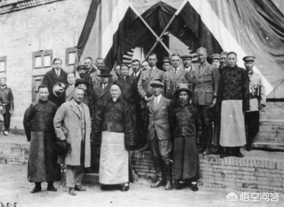 东北易帜:杨增新稳定新疆并改旗易帜，其功比张学良改旗易帜如何？