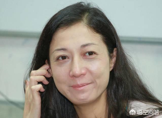 成龙妻子:你觉得成龙要不要认女儿？