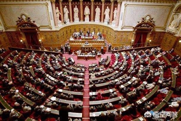 英国首相任期:英国女王的权力大还是英国首相的大？