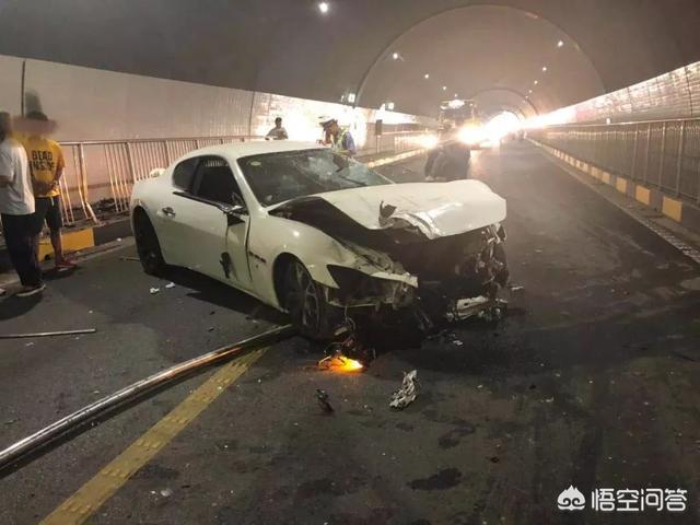 两轿车隧道内飙车:高速路上隧道内禁止超车，那前车车速太慢怎么办