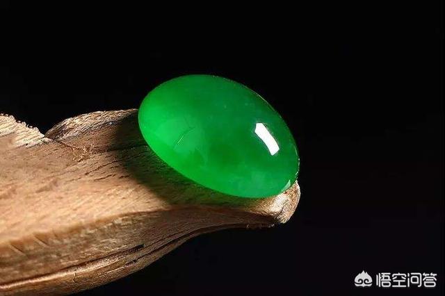翡翠原石放久了会怎么样,天然A货翡翠佩戴久了绿色会变淡吗？