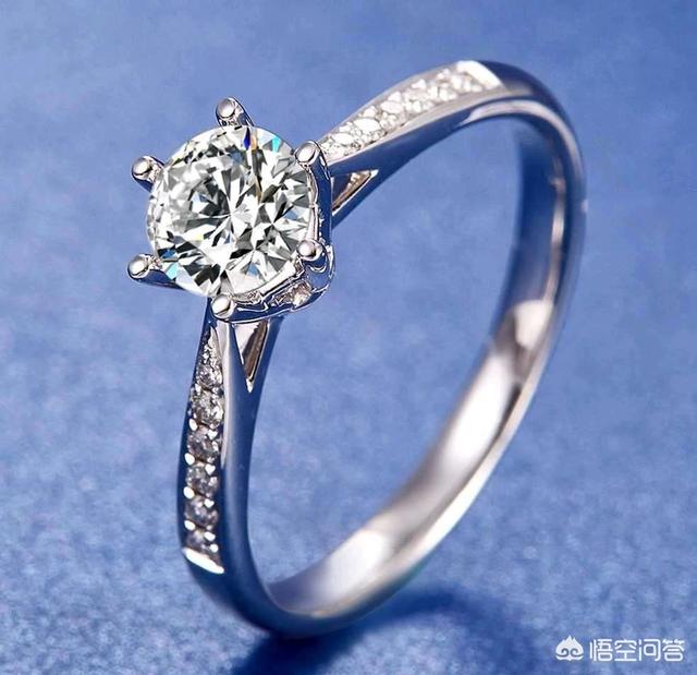 和未婚妻去卖钻戒的柜台看了一颗50分的钻石,价格毛三万,有没有更实惠一点的地方？