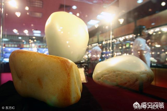 玉和翡翠哪个更值钱,翡翠与和田玉相比，哪个更有收藏价值？