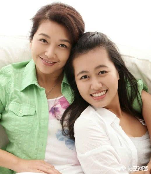 江珊老公是谁前任:江珊就是其中一位感情经历非常丰富的演员。大家觉得对吗？