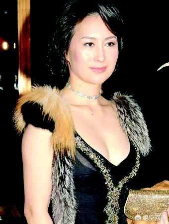 陈艾琳是个富家女:穷教师女儿读大学，同住四人三人是富家女，女儿被鄙视，咋安慰