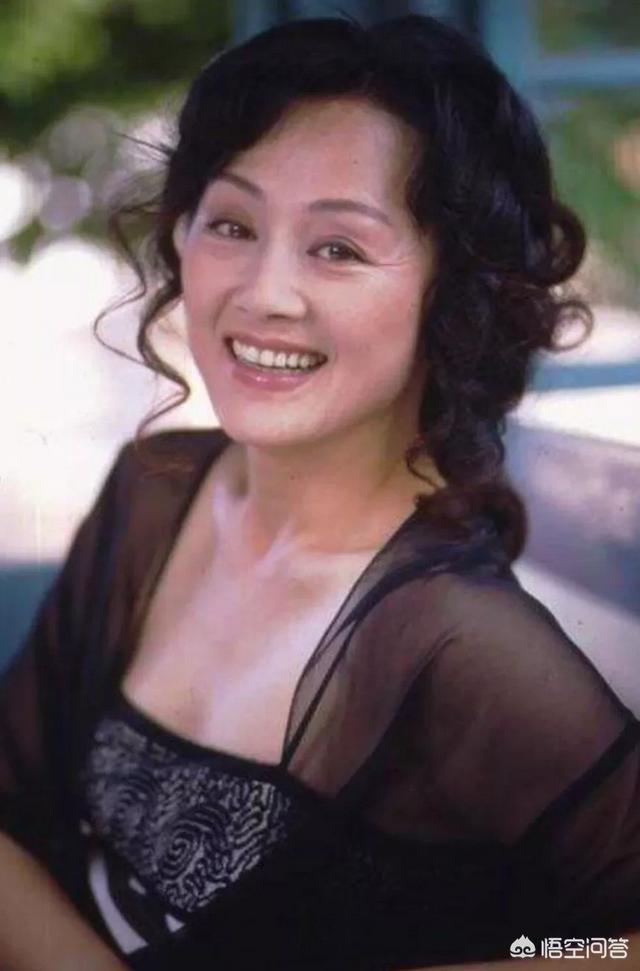 吉克隽逸男友真容:明星们的英文水平整体是什么样的，有没有特别突出的？