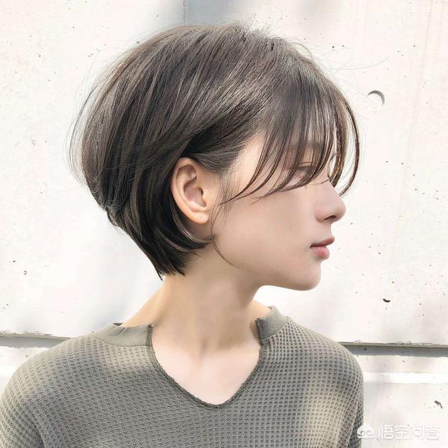 辛芷蕾照片:低调不失气质的辛芷蕾，红毯照吸引人。为何不能大红大紫
