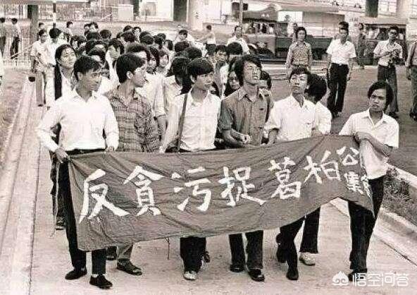 历届香港特首:为什么何鸿燊葬礼这么热？