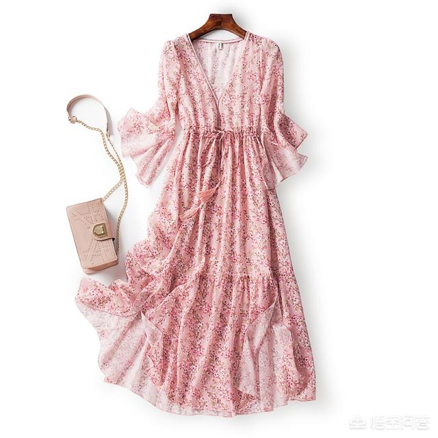 碎花控:碎花裙可以怎么穿搭？如何把碎花裙拍摄出美感？