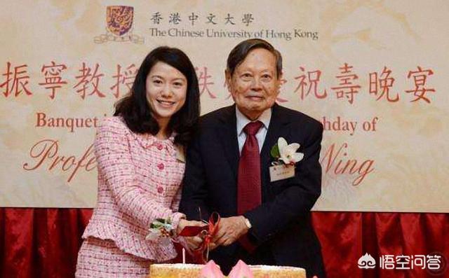 杨振宁介绍简介:杨振宁在全世界的物理科学家中是什么地位？