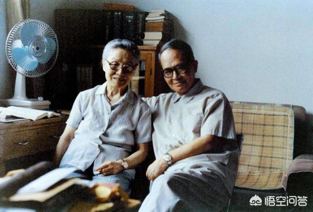 中国近现代文坛中,有哪些作家可以称“文笔幽默辛辣”？
