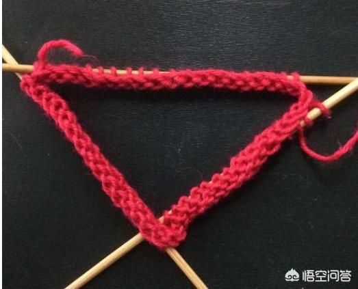 编织帽子:图片里的帽子是怎样编织的呢？