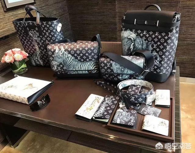 腰包怎么背,四十岁的男人夏季背什么包？