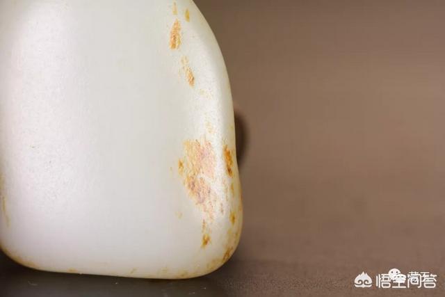 如何鉴别和田玉原石,怎么辨别和田玉籽料原石的洒金皮？