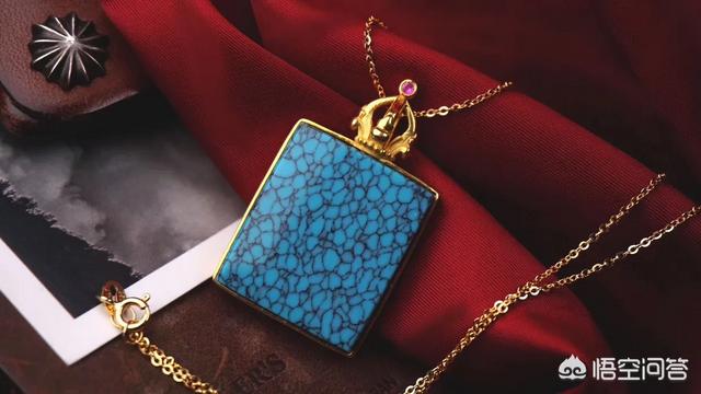 为什么翡翠睡觉不能戴,翡翠越戴越发黄发暗是怎么回事？