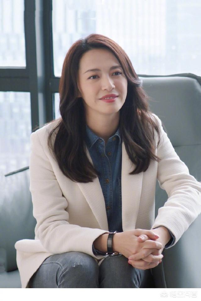 《都挺好》中姚晨的穿搭很喜欢,优雅又日常,有哪些搭配职场通勤女性