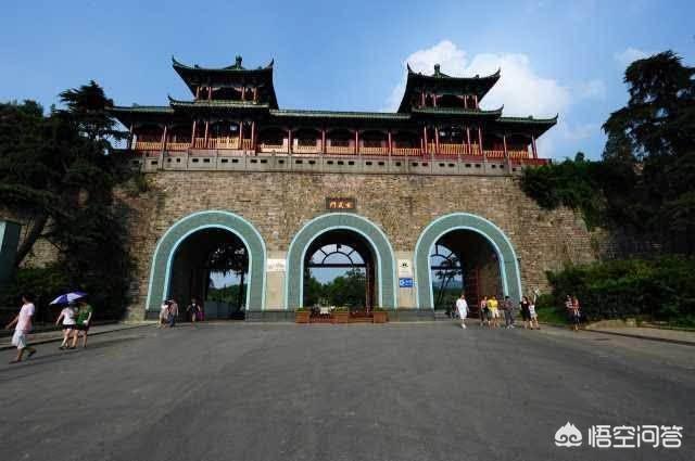 李世民已经杀了李建成李元吉,带兵威胁李渊,为什么还会“跪而吮上乳”？