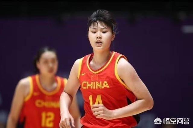 中国女篮球员在美国打球年薪多少？