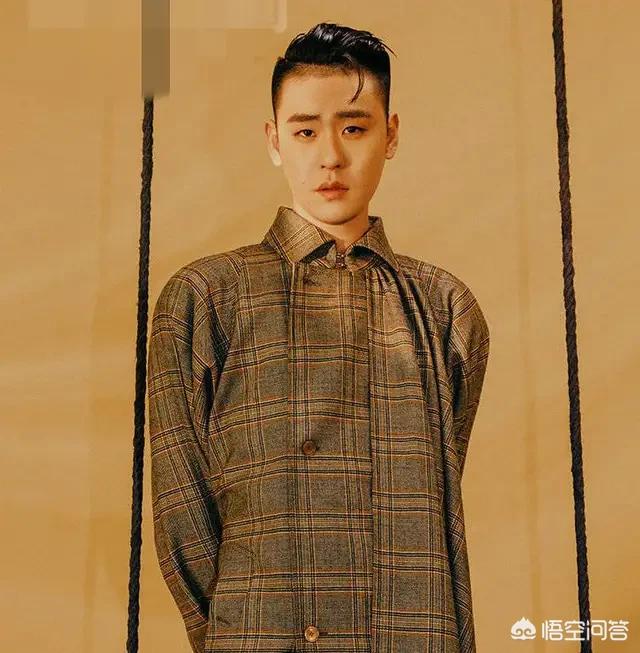 朋友圈封面图片男生:张云雷登陆芭莎男士电子刊封面，这造型好看吗？
