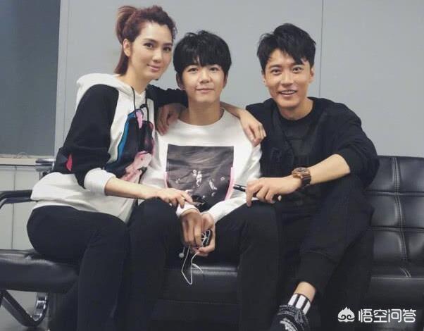 头条问答 - 毕滢现身张丹峰新剧杀青宴笑容灿烂,你怎么看?