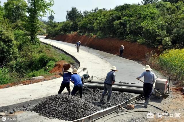 萨路基和山东细的区别:农村户户通公路，政府要求路面的宽度和厚度是多少？