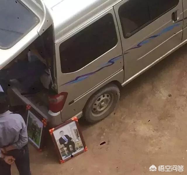 林燕妮遗照曝光:农村经常有来免费为六十岁老人照相的人，他们免费照相能赚到钱吗