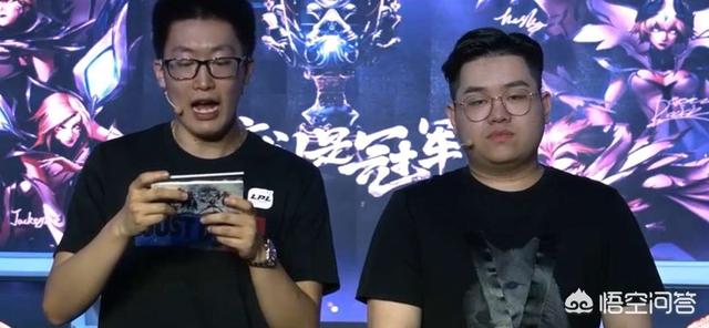 LOL赛场再现尬诗解说,解说全程背课文,搭档管泽元直接自闭,如何评价？