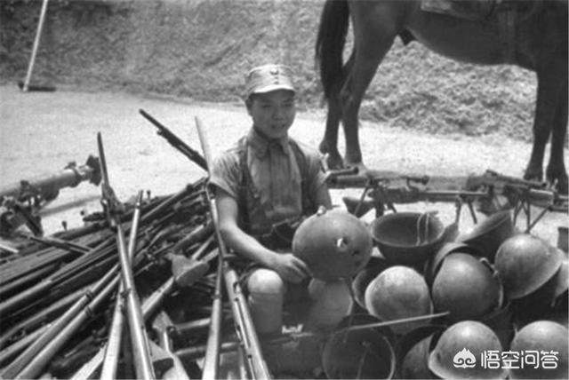 boqi波骑 军鞋:波湃运动鞋 有些俄国老兵劝新兵在战场上尽量别戴钢盔，这是为什么？