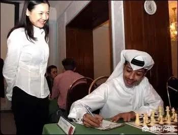 鲁豫的2婚老公是谁:两个孩子的母亲，四十岁结束了婚姻，还能再相信爱情吗