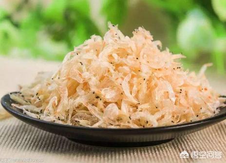 博美犬吃什么钙片好:给博美吃蛋黄补充钙吗，博美喂蛋黄是补钙吗？